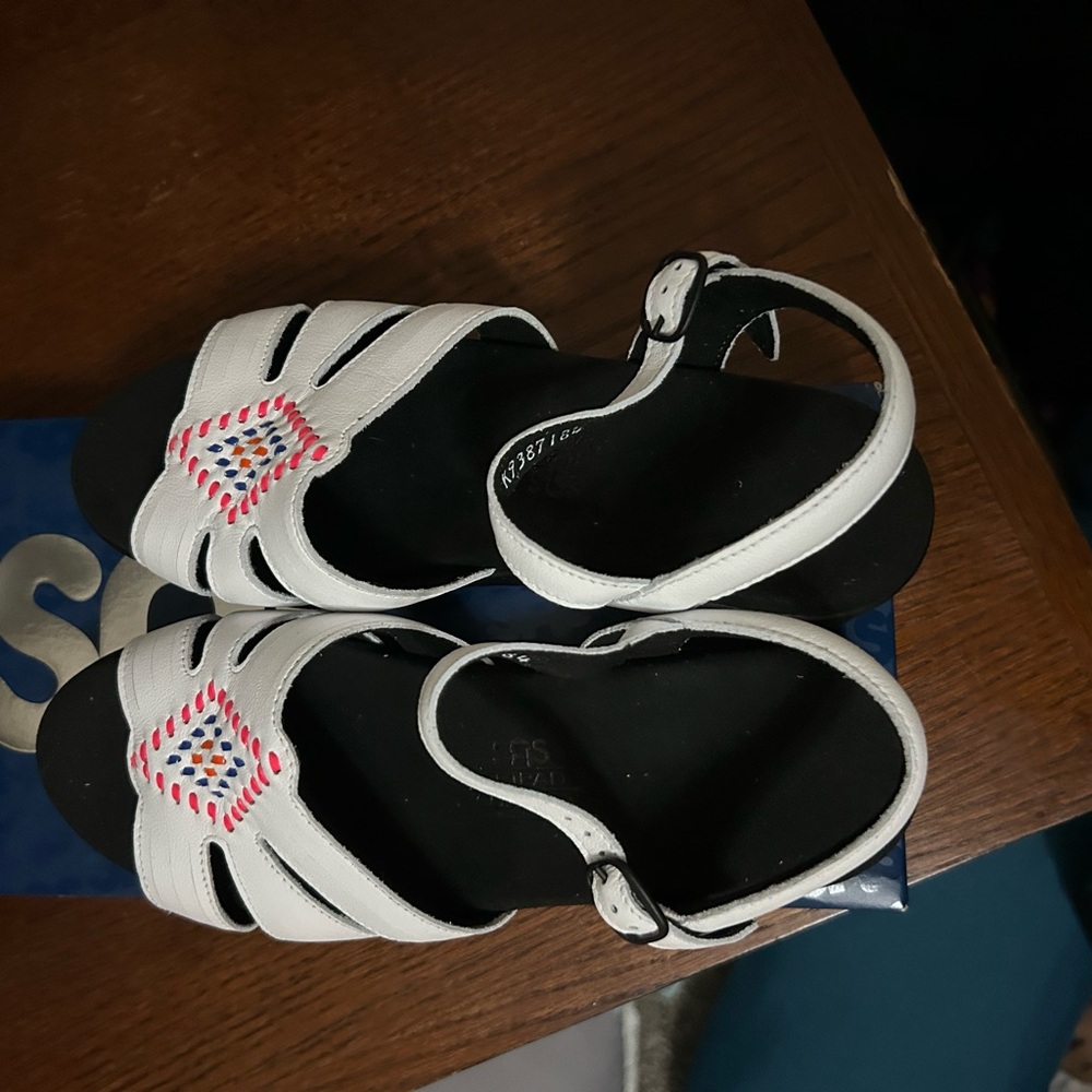 SAS Women's White Sandals with Embroidered Accents - Picture 3 of 6